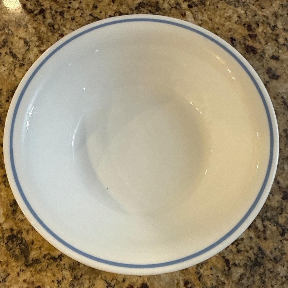 Corelle Vitrelle Blue Rim White Soup Cereal Bowl 6.25 Inch Winter Frost‎ Blue